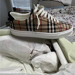 Burberry Men's Plaid Sneakers - Beige, Black, and Red New never worn